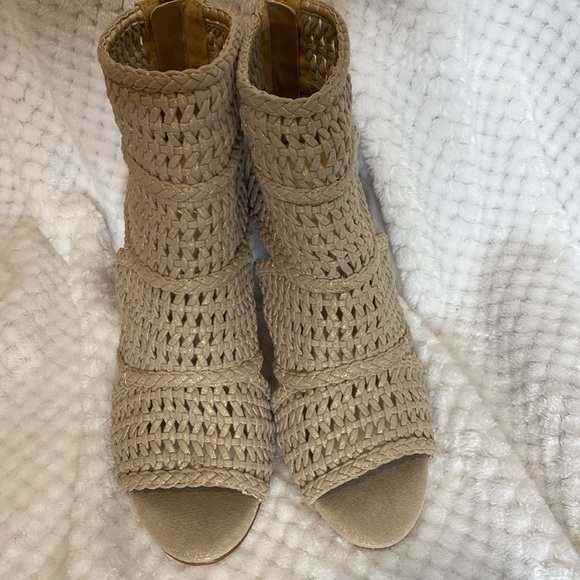 Fergie open toes woven style zip back heels - Picture 3 of 8